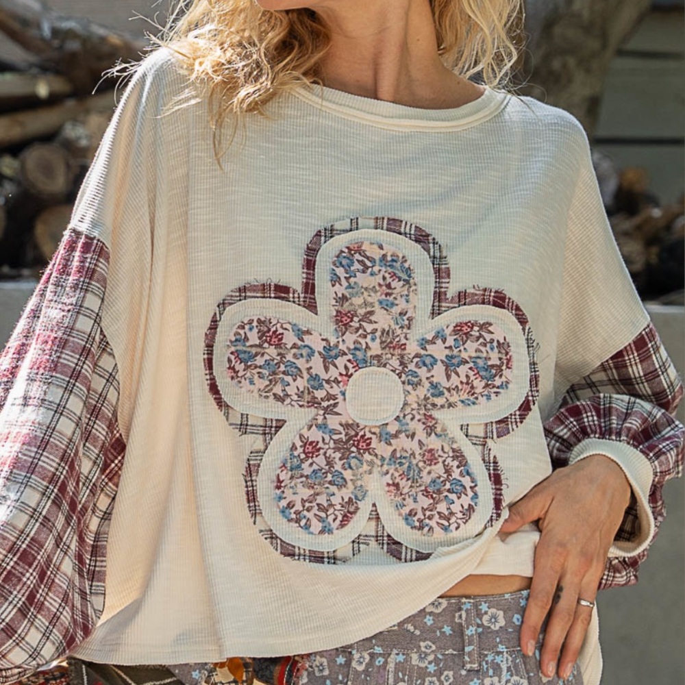 97. NWOT POL Plaid Floral Flower Patch Applique Long Sleeve in Cream/Burgundy - Picture 2 of 5